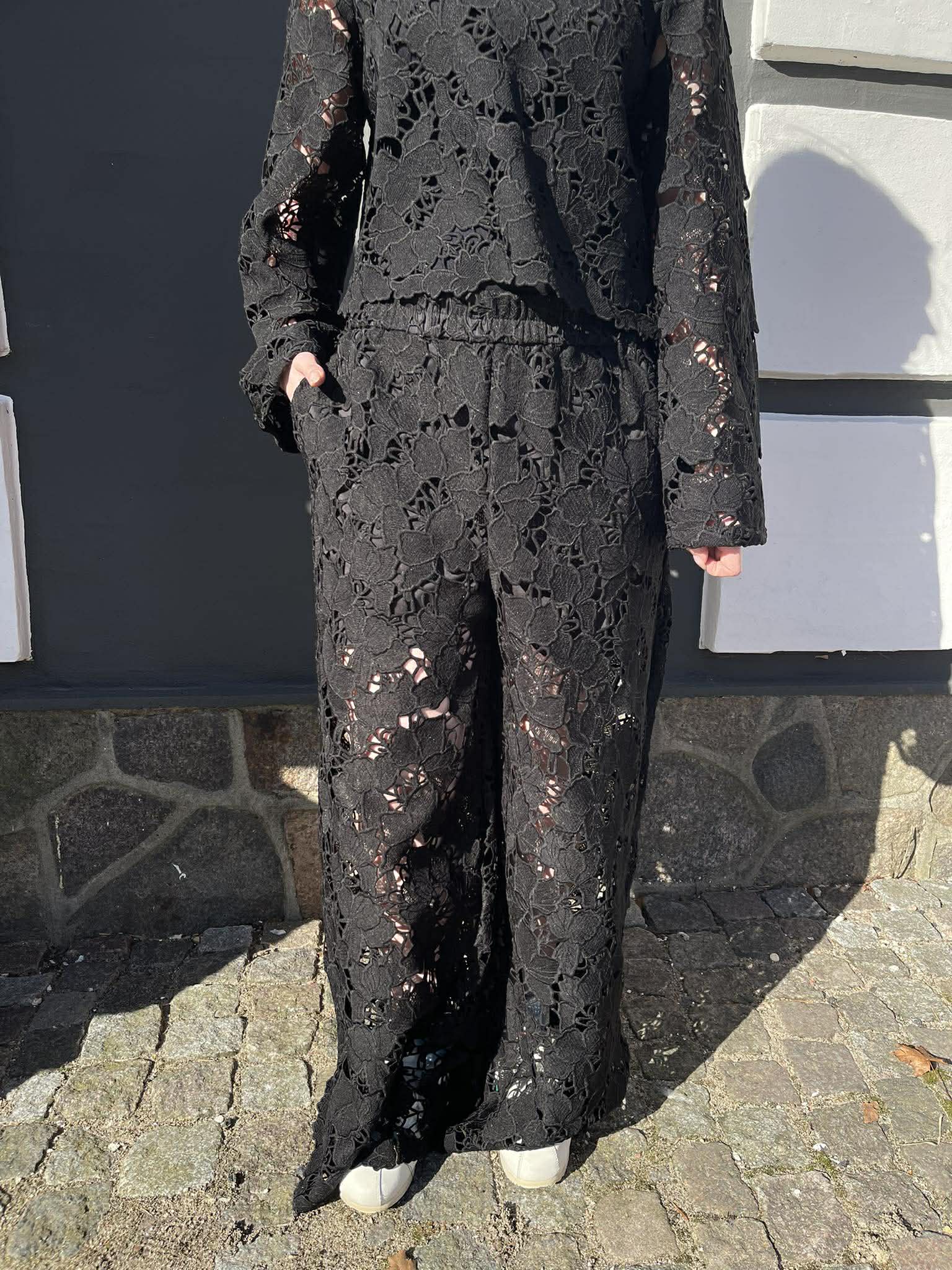 VIHYLDE Trousers - Black